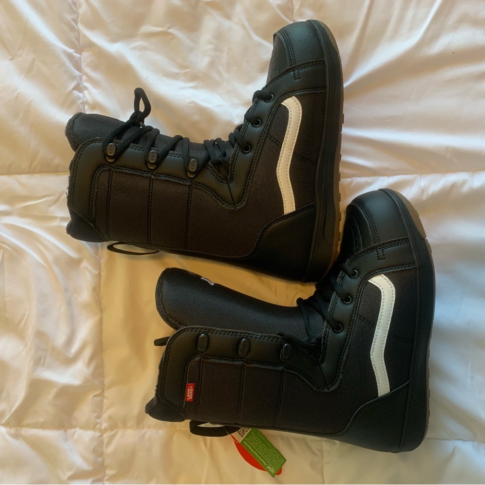 Vans Snowboard Boots SIZE 9.5 Men’s BRAND NEW